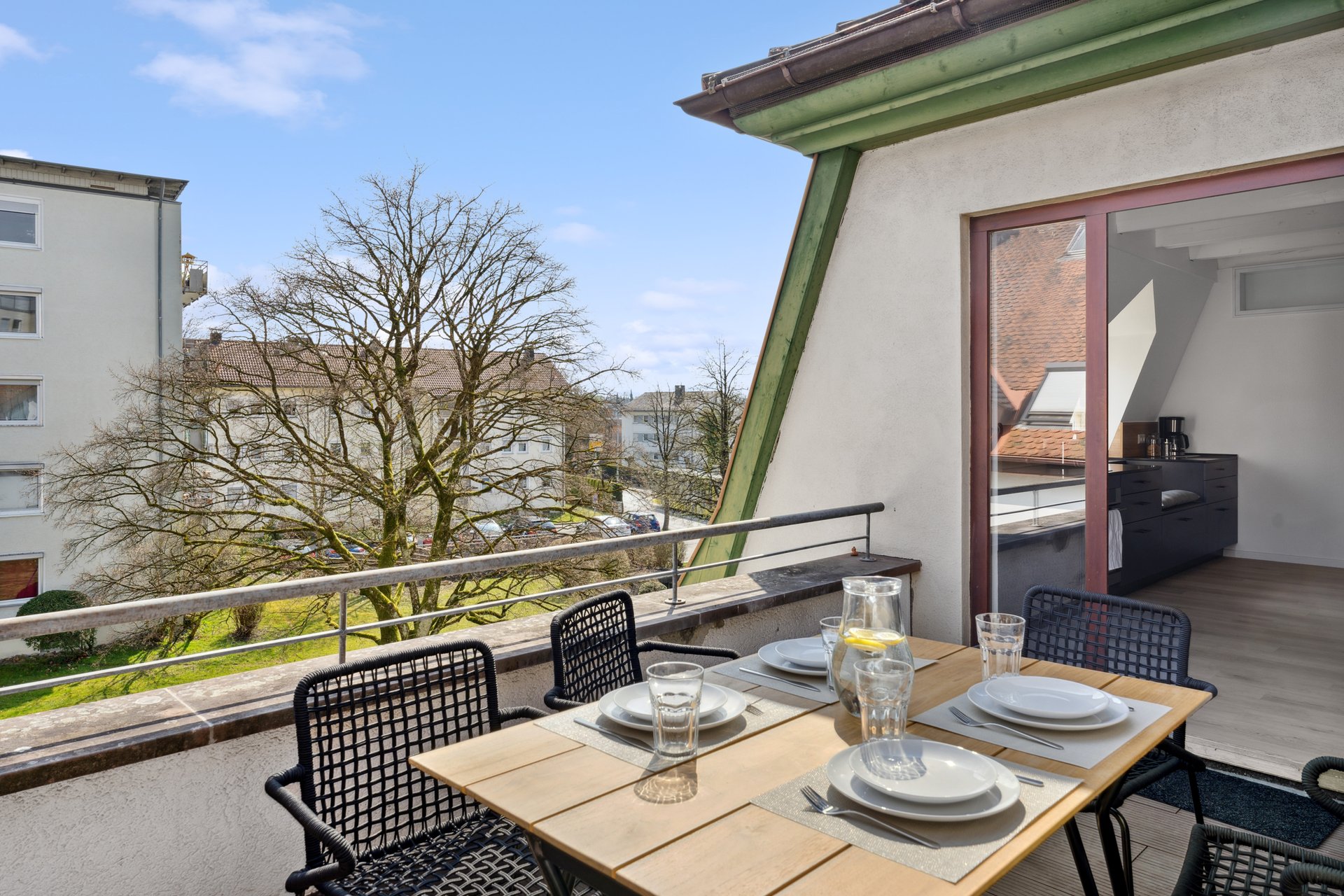 Balkon mit Aussicht — kurze Pause zwischen den Familienausflügen